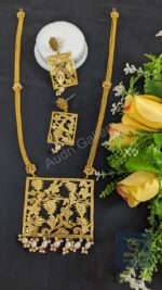 Golden Real pear Sita Dops with Earrings