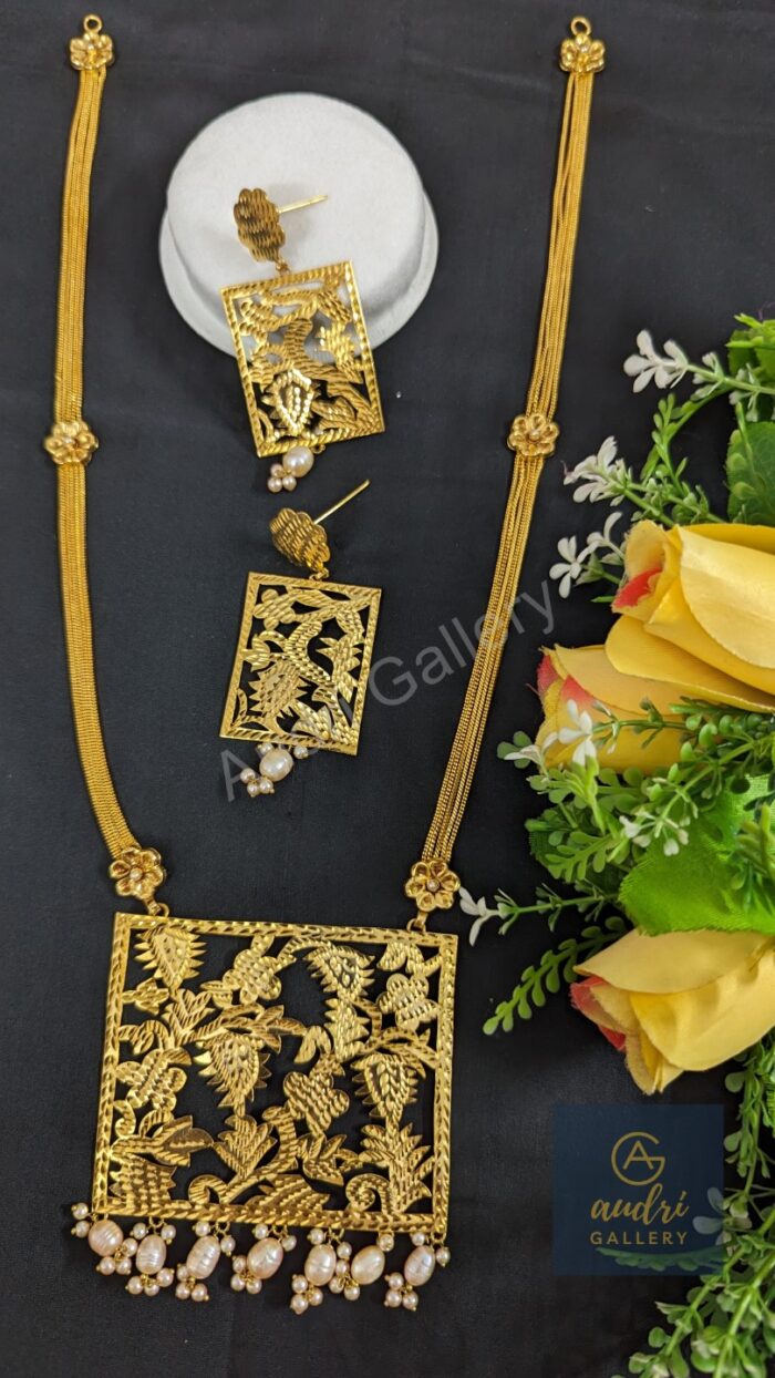 Golden Real pear Sita Dops with Earrings