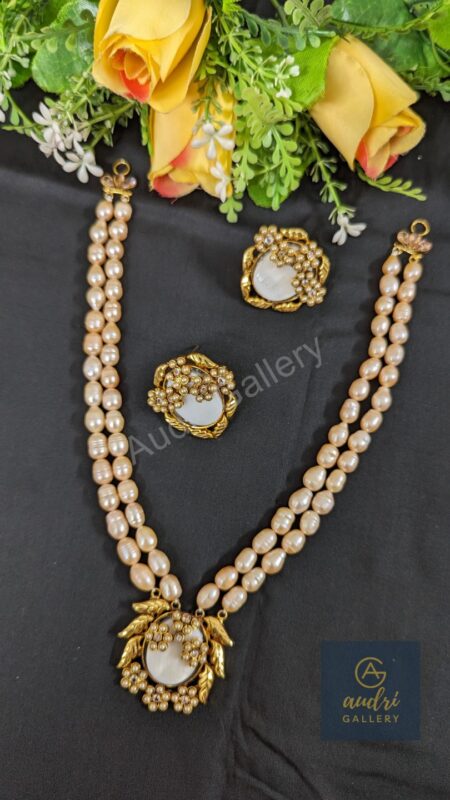 Real Pearl Short Sita with Earrings
