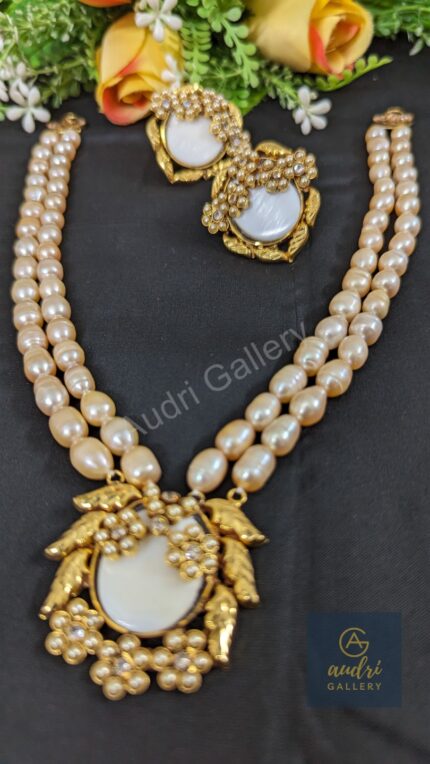 Real Pearl Short Sita with Earrings