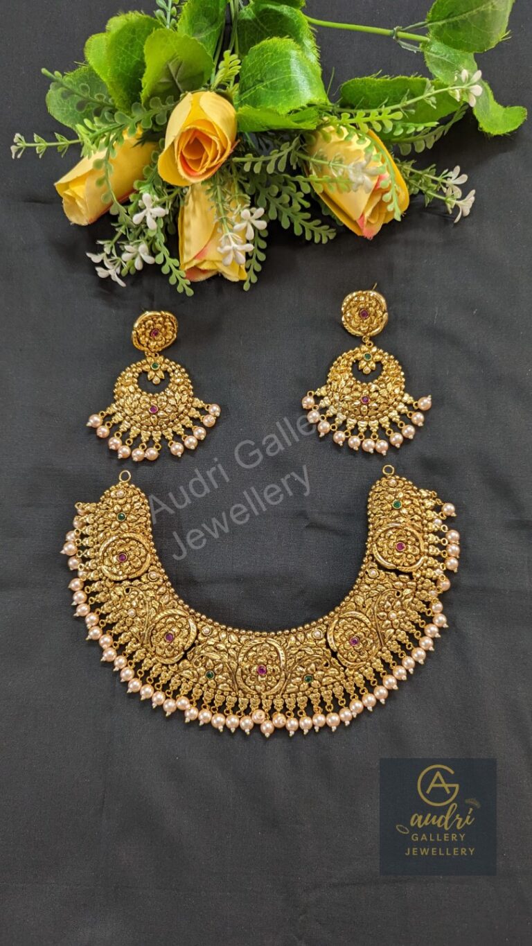 Gold-Plated Necklace with Pearl Drop and Earrings Jewellery Set